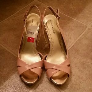NWT light pink heals
